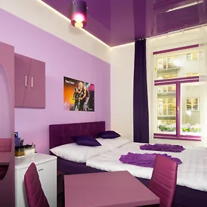 Colours - Your 7 Colour Experience In Centre Of Apartment